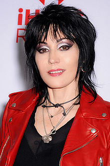 How tall is Joan Jett?